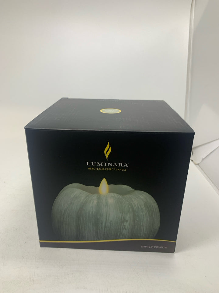 IN BOX LUMINARA ICEBERG GREEN FLAMELESS CANDLE PUMPKIN.