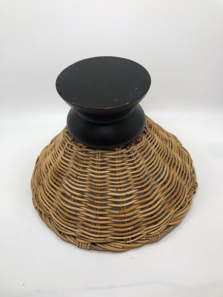 WOVEN BASKET ON BLACK METAL PEDESTAL.