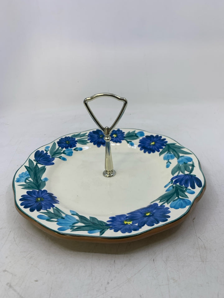 POTTERY SERVING PLATE W/ METAL HANDLE BLUE FLOWERS.