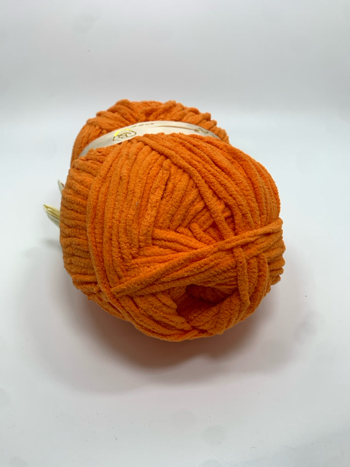 BATELO ORANGE YARN.
