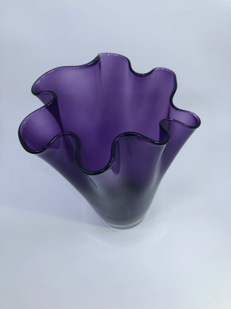 PURPLE RUFFLE EDGE GLASS VASE.