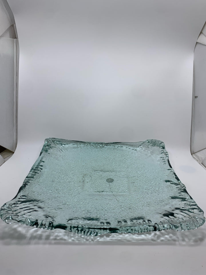 SQUARE TEAL GLASS CENTERPIECE.