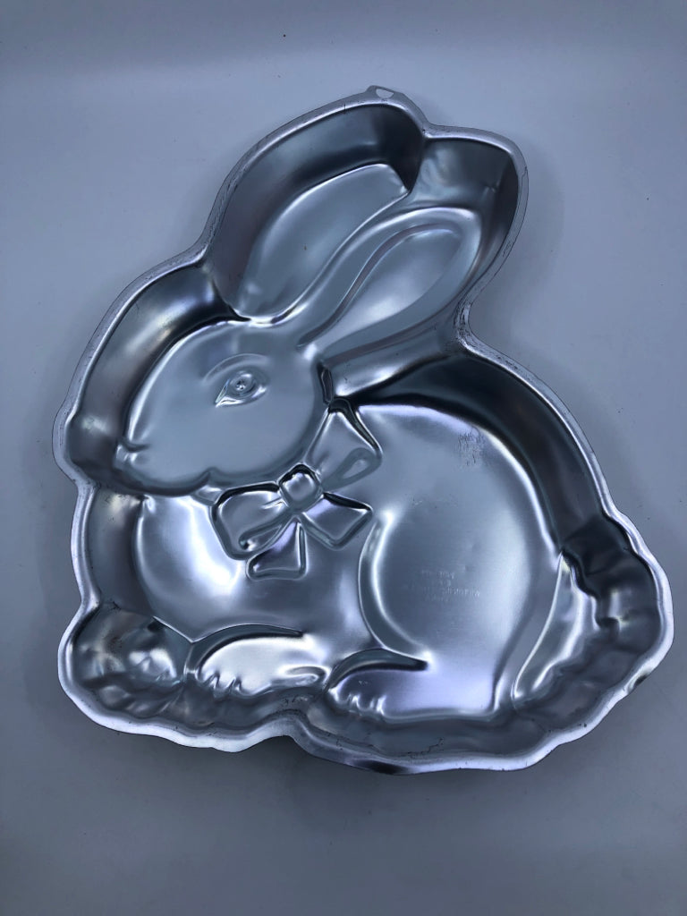 METAL RABBIT CAKE MOLD.