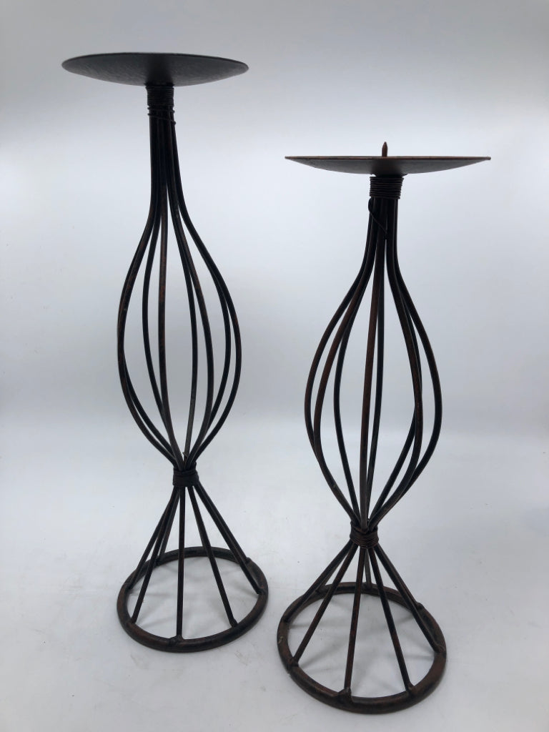 2PC CAGE-STYLE METAL CANDLE HOLDERS.