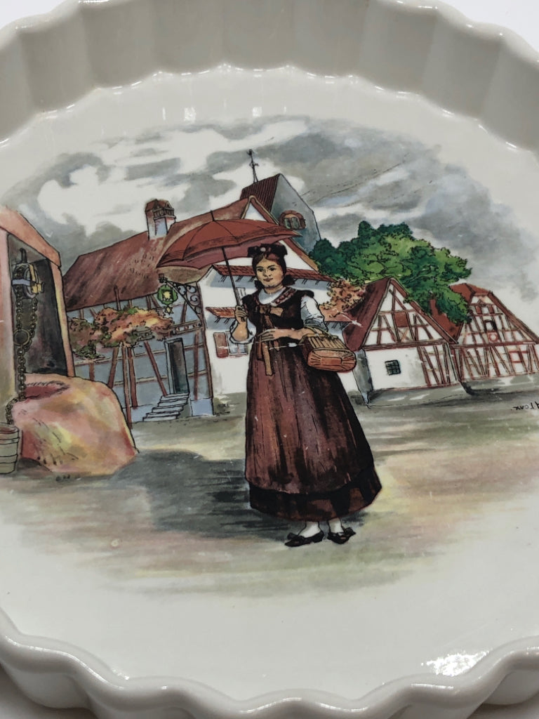 VTG SARREGUEMINES QUICHE DISH.
