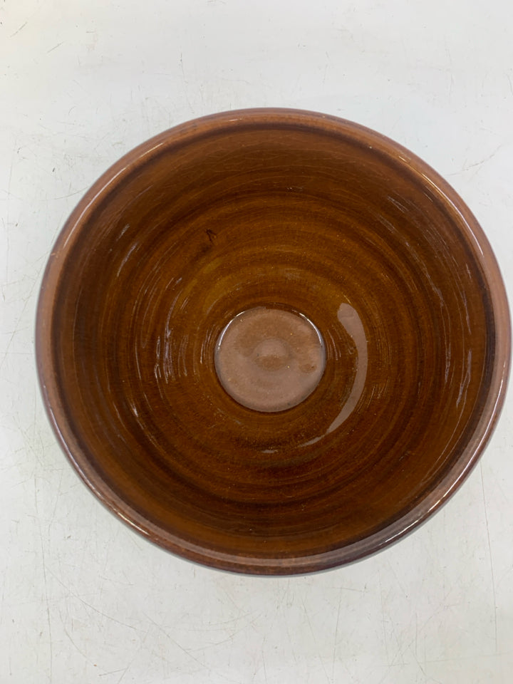 CRACKLE DESIGN W/ YELLOW DETAILED CENTER BOWL.