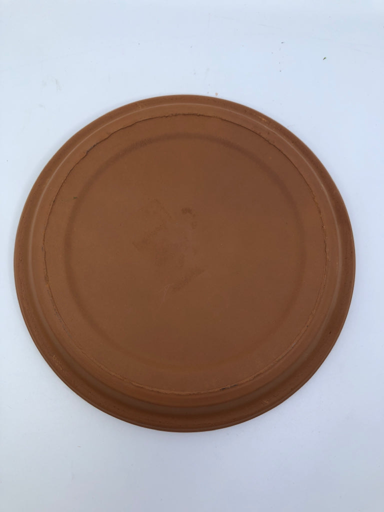 TERRA COTTA PLANTER W/ DRAIN PLATE.