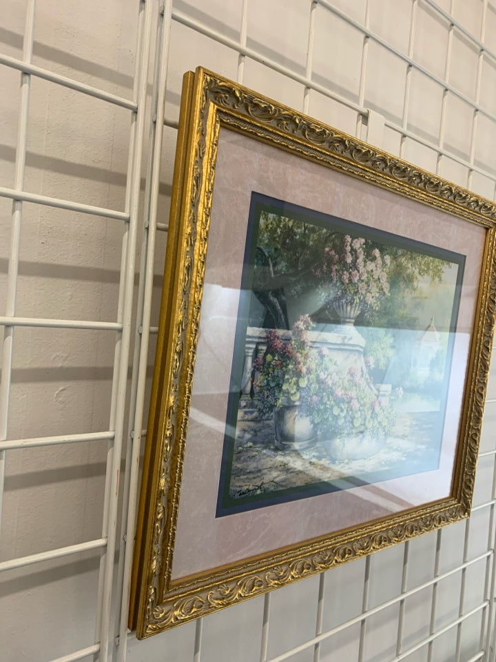 TOPIARY GARDEN PRINT IN GOLD FRAME.