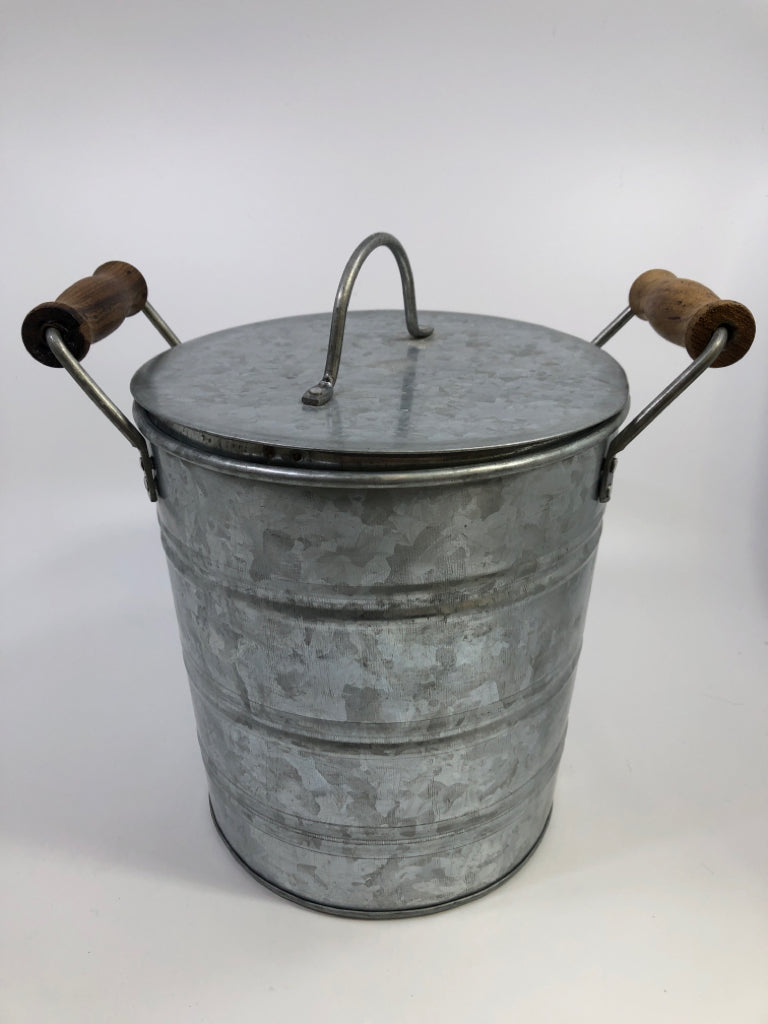 GALVANIZED ICE BUCKET W/LID, HOOK & WOOD HANDLES.