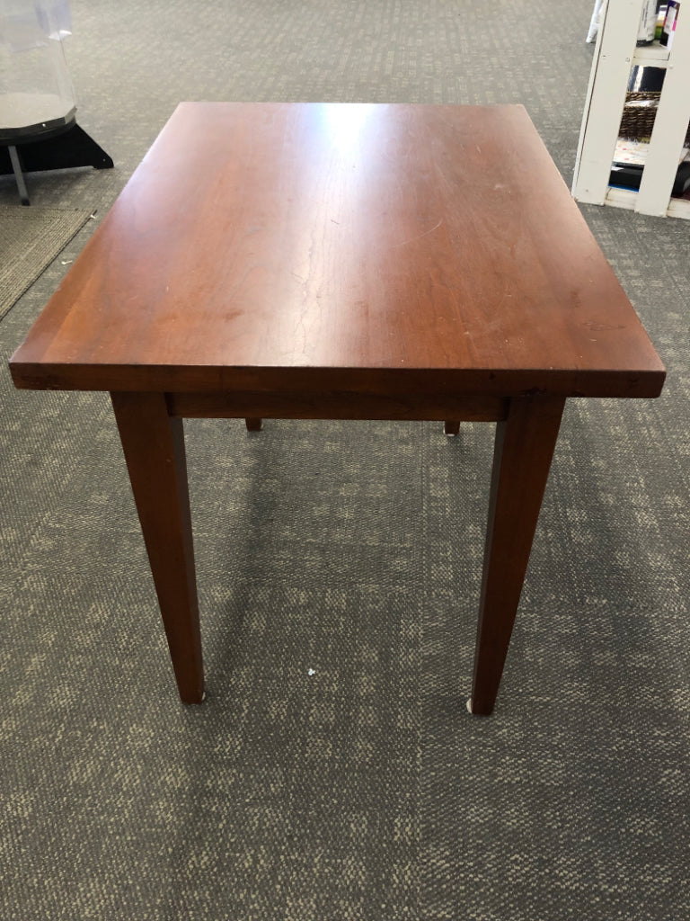 SIMPLISTIC CHERRY WOOD END TABLE.