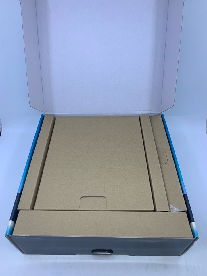 NIB PANDIGITAL DIGITAL PHOTO FRAME.