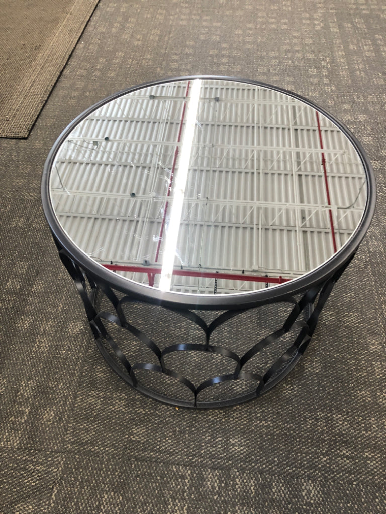 SCALLOP METAL END TABLE W/MIRRORED TOP.