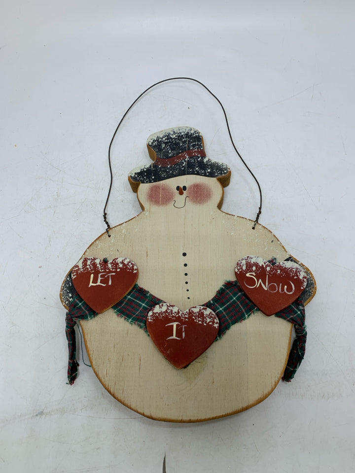 PRIMITIVE STYLE WOOD SNOWMAN HOLDING LET IT SNOW BANNER WALL HANGING OLD HOMESTE