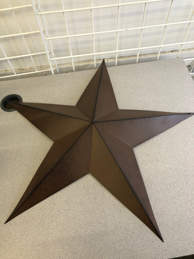 PRIMITIVE METAL STAR WALL DECOR.