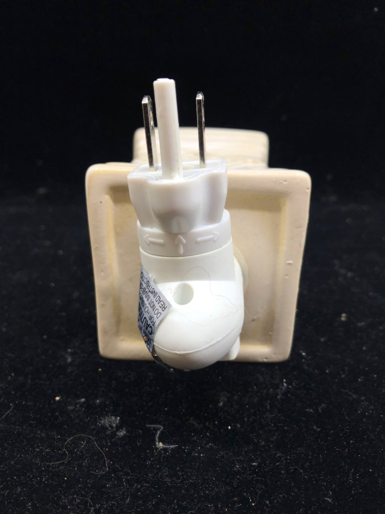 CREAM PLUG IN WAX WARMER.