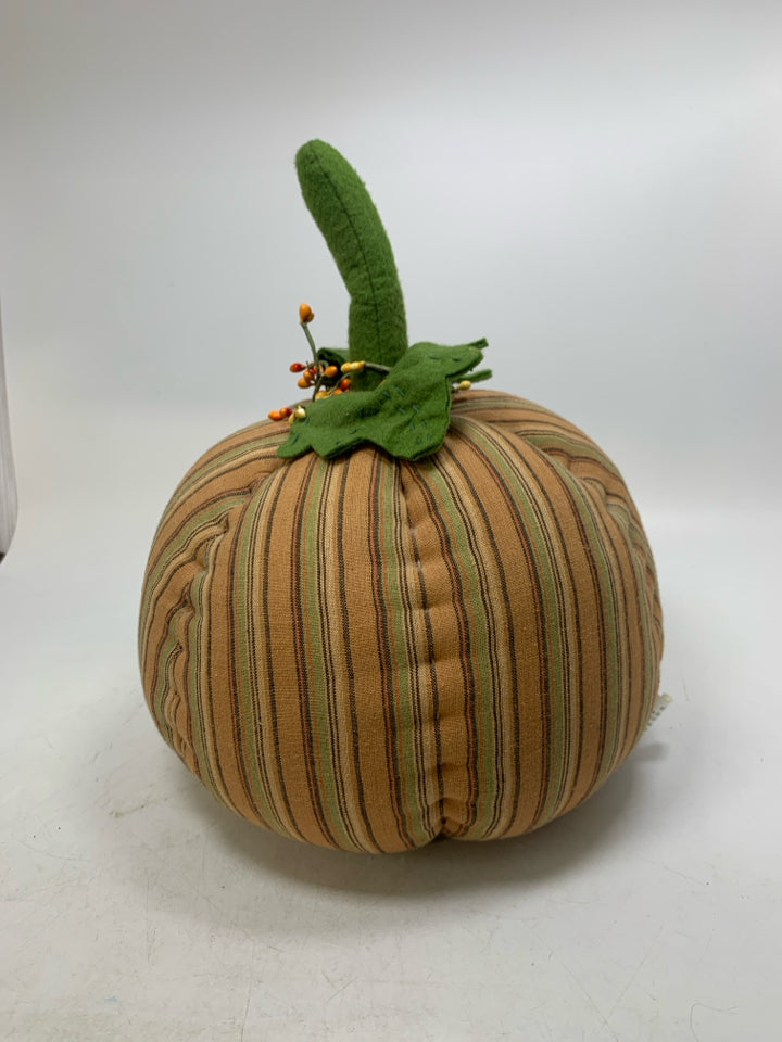 STRIPED PLUSH HEAVY BOTTOM PUMPKIN.