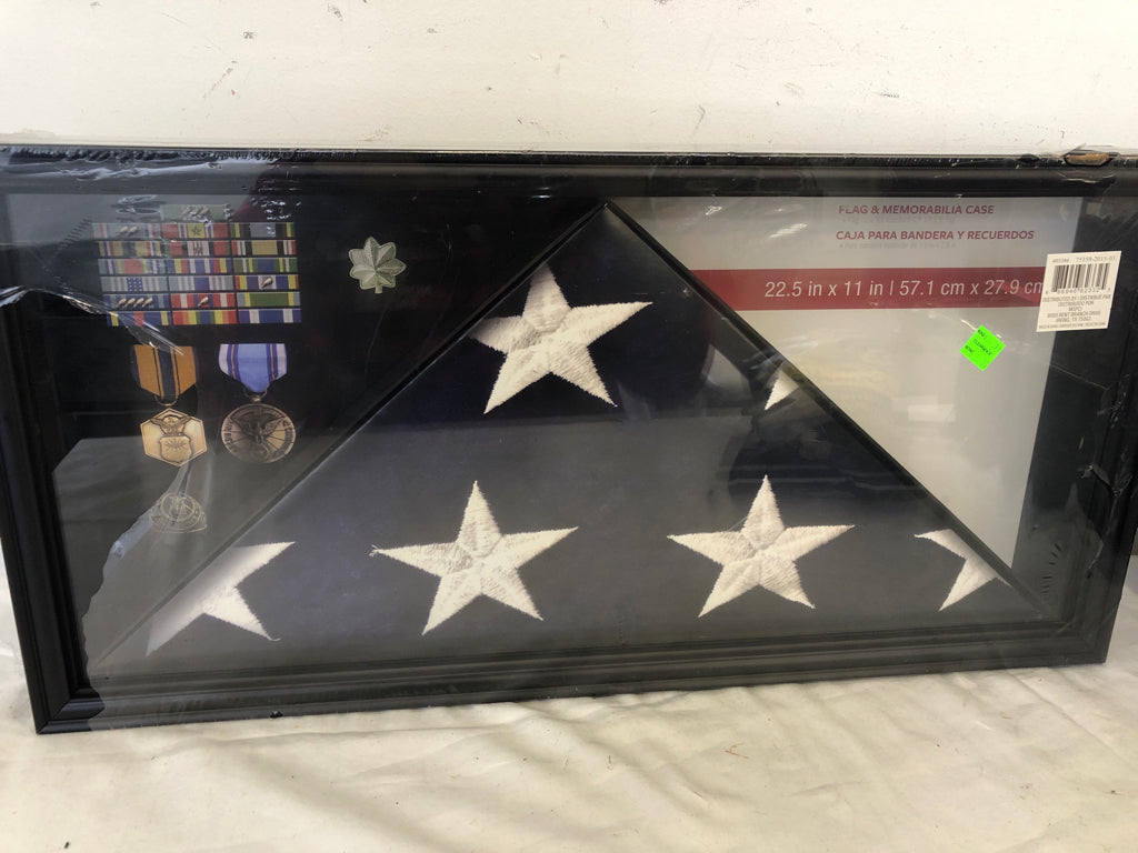 NIP FLAG & MEMORABILIA CASE.