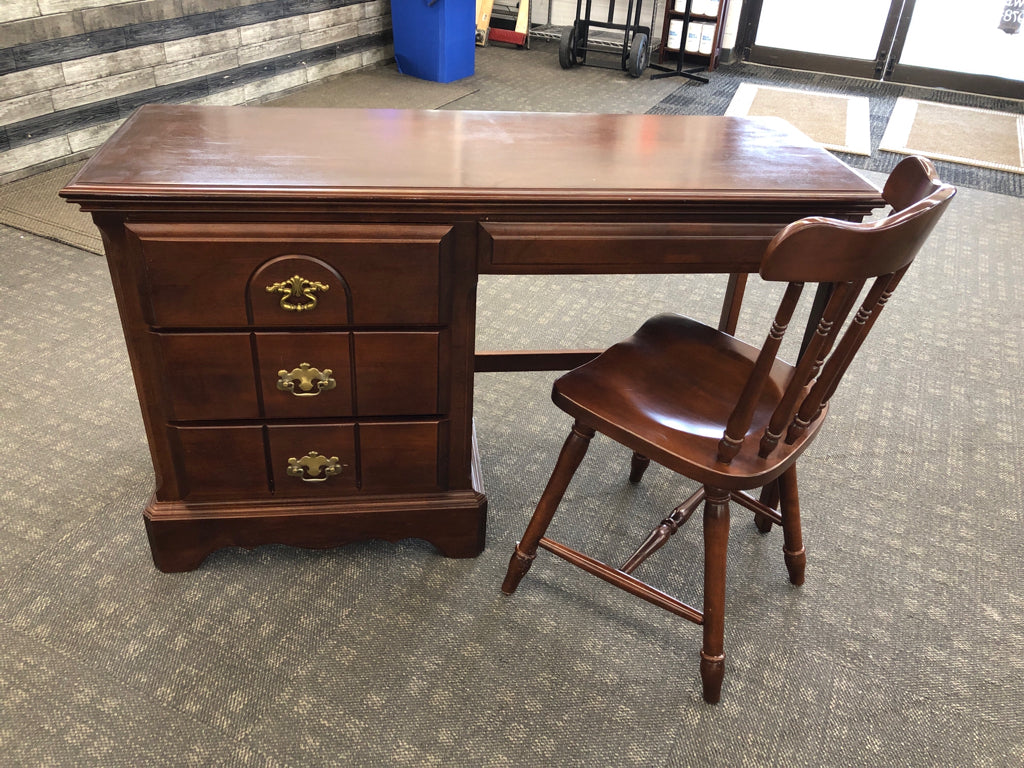 2PC MAHOGANY DESK W/3 DRAWERS ON SIDE & CHAIR.