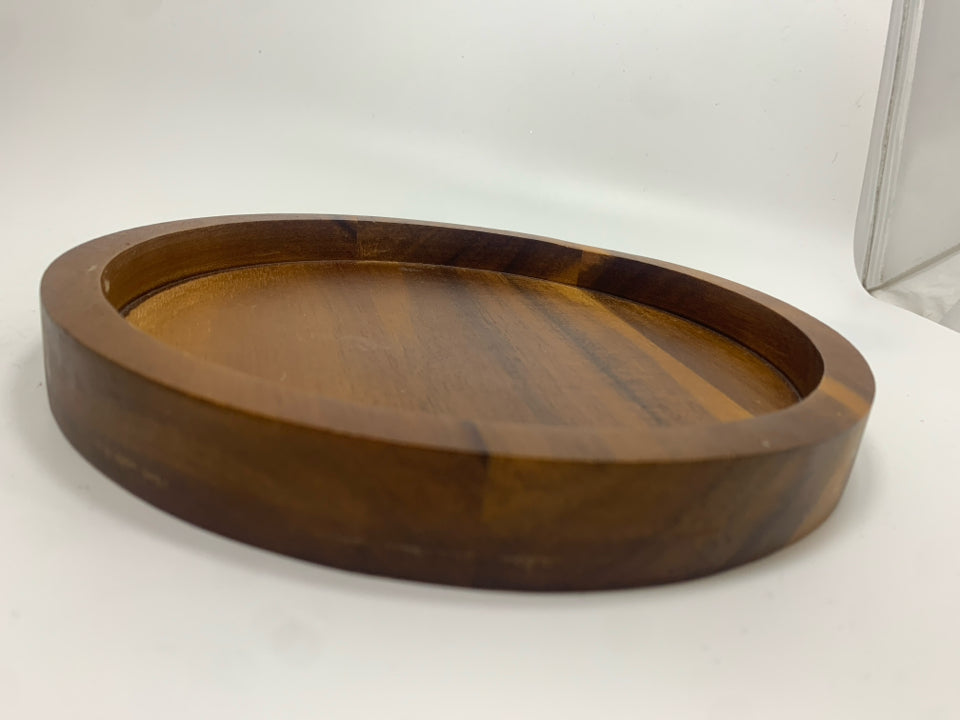 2 TIER METAL SERVING STAND W/BAMBOO PLATE AND BOWL.