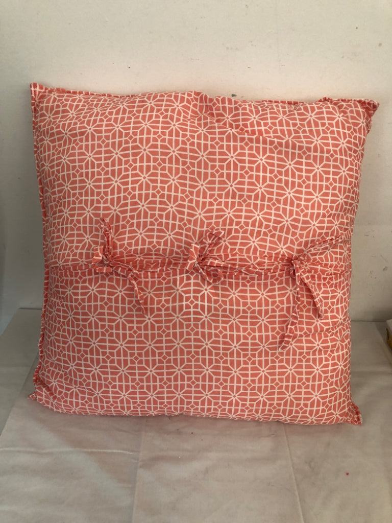 PINK W WHITE DETAIL PILLOW.