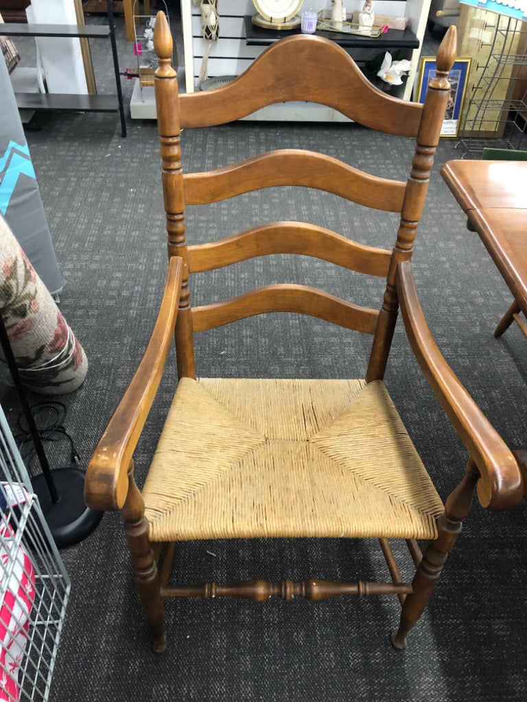 VTG STYLE LIGHT-WOOD DINING ROOM TABLE W/LEAF & 6 CHAIRS.