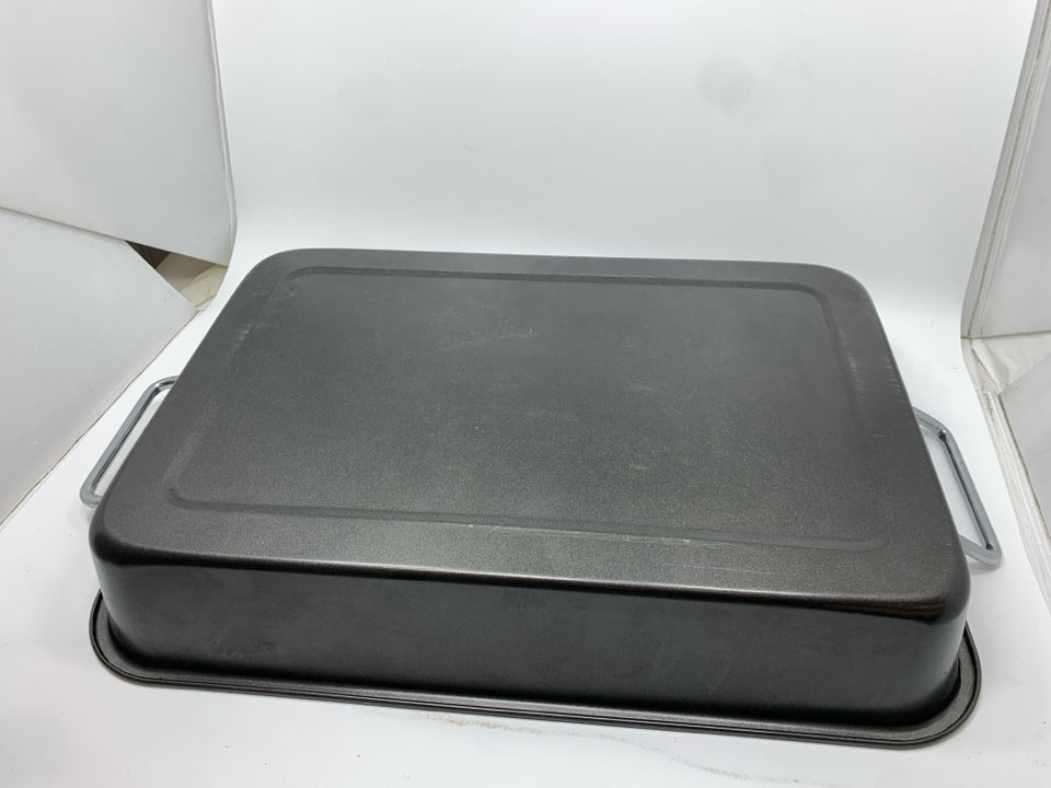 ROASTING PAN W/IRON INSERT.