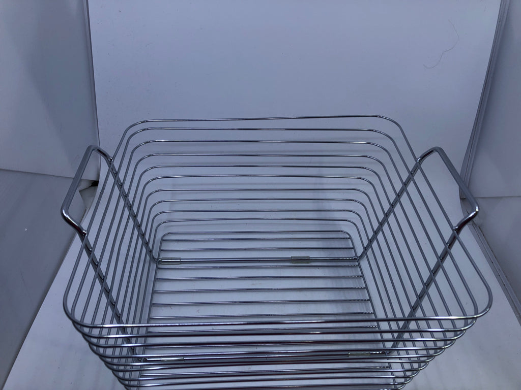 SILVER METAL BASKET W/ HANDLES.