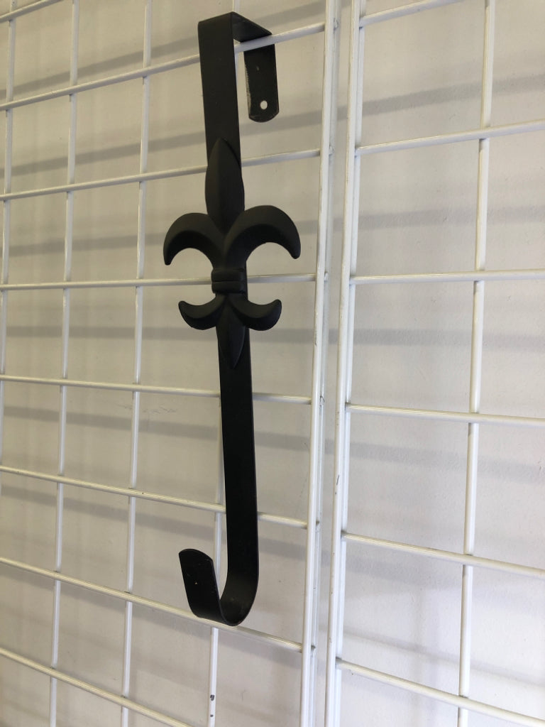 BLACK WREATH OVER DOOR HANGER.
