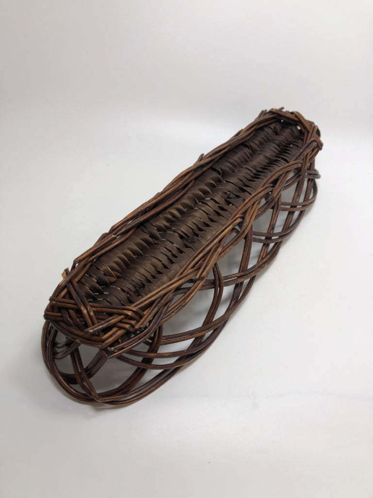 FRENCH STYLE OVAL WICKER BASKET.