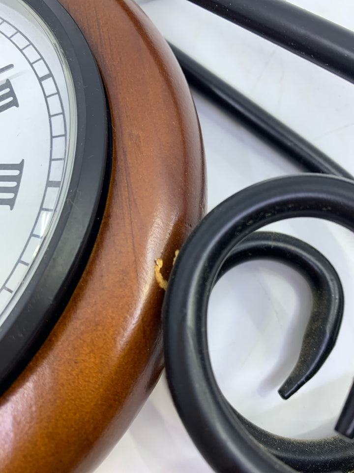 VTG METAL AND DARK WOOD DESK CLOCK.