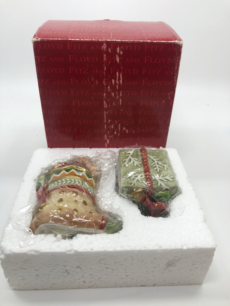 NIB WINTER HOLIDAY STOCKING/PRESENT S+P SHAKERS.