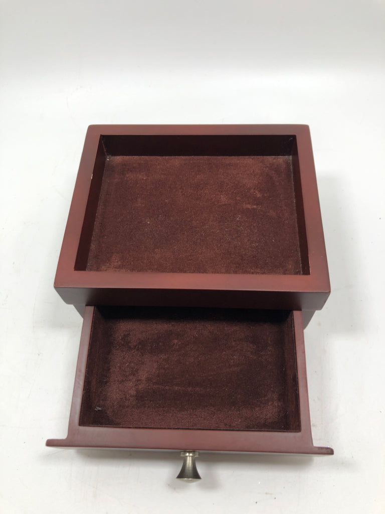 BROWN WOOD JEWELRY VALET W/DRAWER.