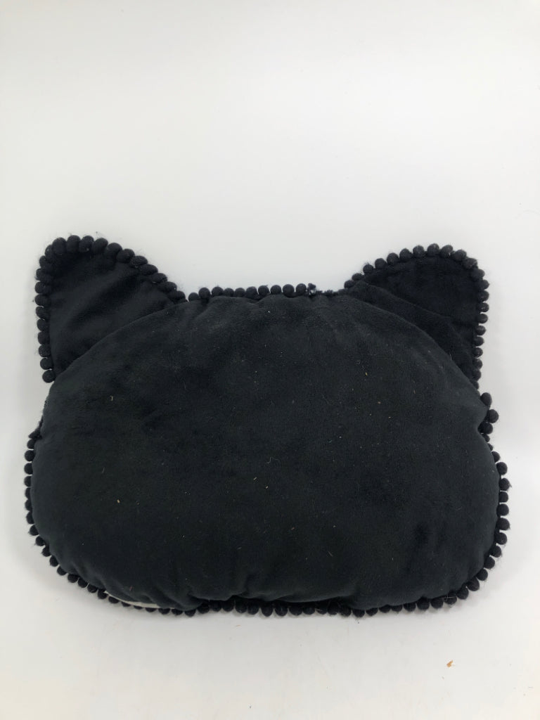 BLACK CAT FACE PILLOW.