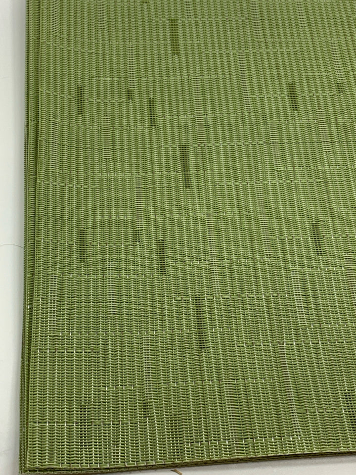6 GREEN PLASTIC WOVEN PLACEMATS.