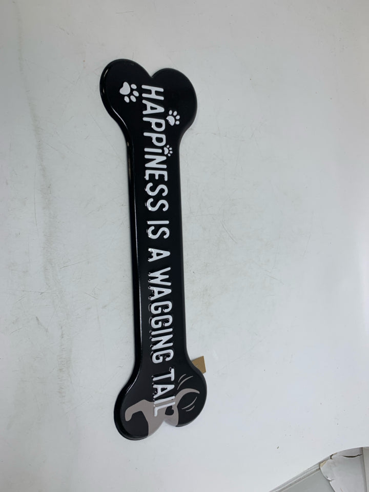METAL DOG BONE SHAPED HAPPINESS SIGN.