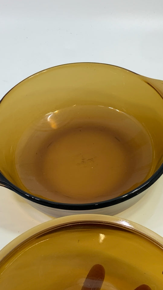BROWN GLASS BAKING DISH W/LID.