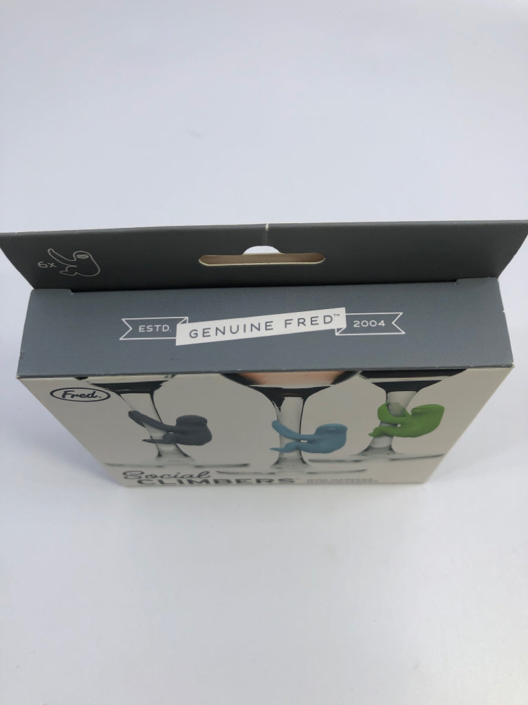 NIB SOCIAL CLIMBERS WINE GLASS CHARMS.