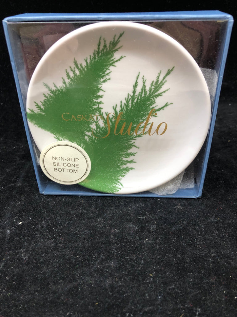 NIP 4 APPETIZER PLATES- GREEN PINE TREES.
