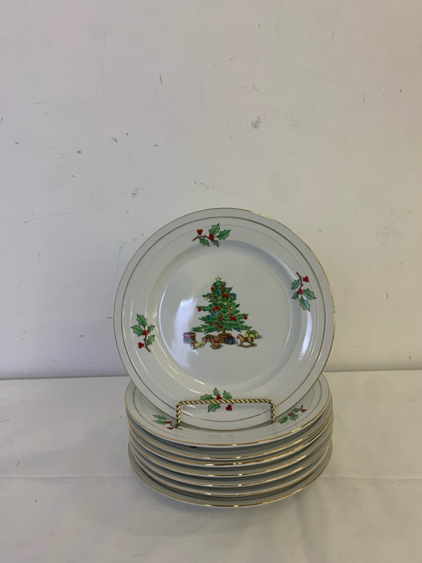 8 HOLIDAY HOSTESS TEDDY BEAR AND CHRISTMAS TREE LUNCH PLATES.