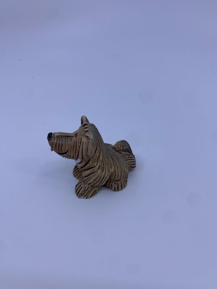 VTG RINCONADA CARVED CLAY SITTING DOG.