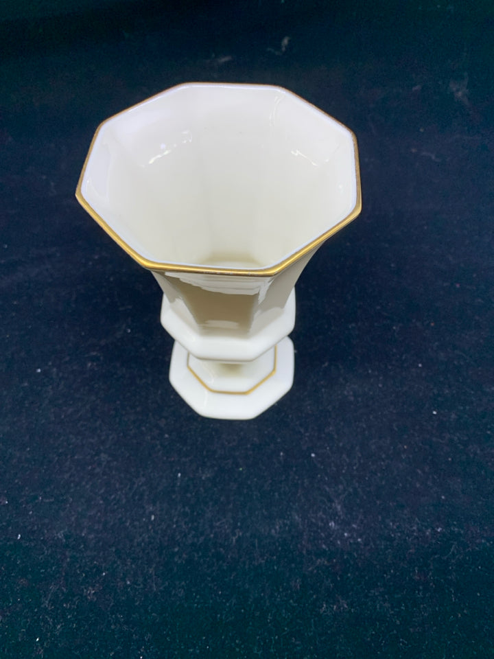 LENOX HEXAGON SHAPED FOOTED VASE.