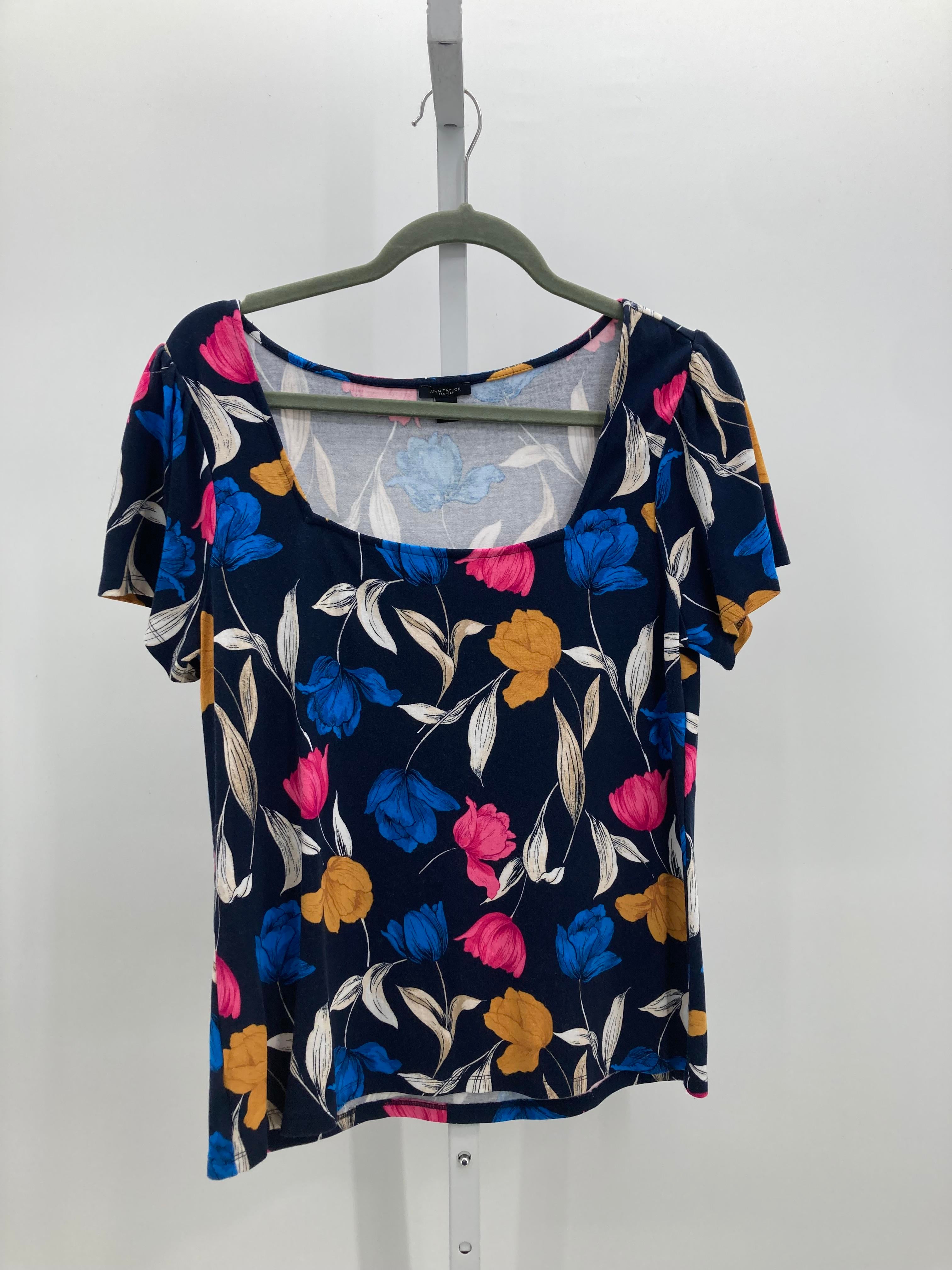 Ann Taylor Size Medium Misses Short Sleeve Shirt
