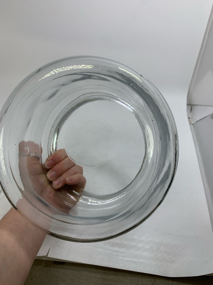 LARGE CLEAR GLASS CANISTER.