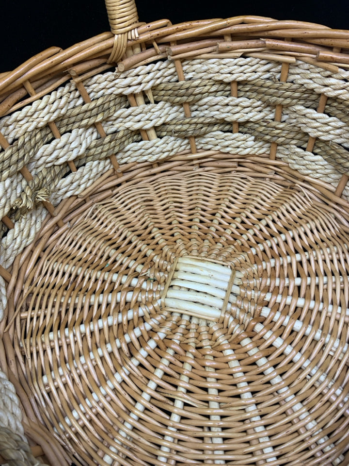 BLONDE BASKET W HANDLE.