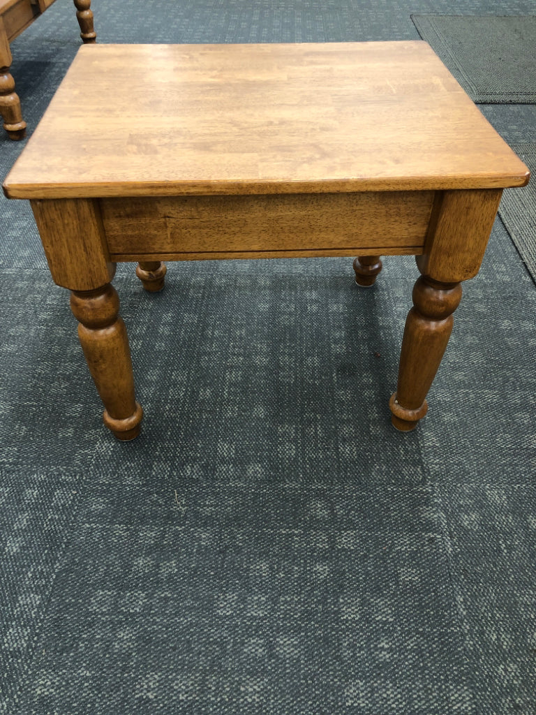 LT WOOD SPINDLE LEG SIDE TABLE W/DRAWER.