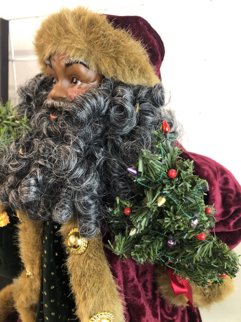 SANTA TREE TOPPER W/PRESENTS AND WINTER PIP.