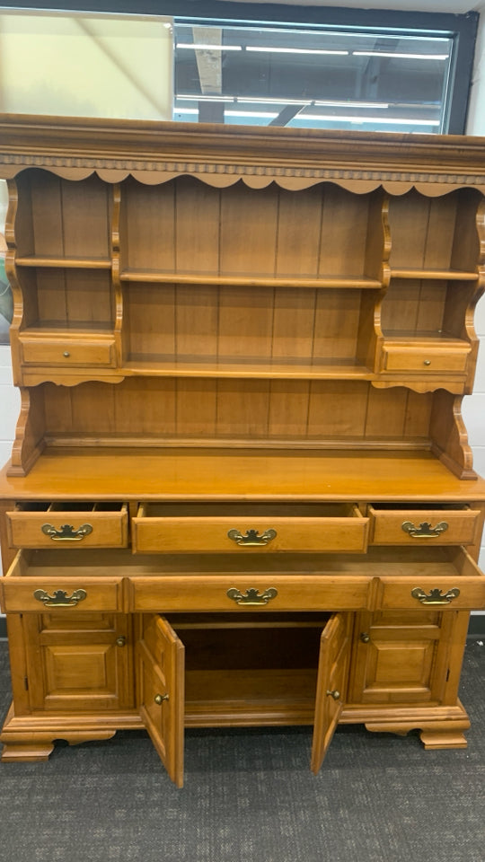 2PC CONANT MAPLE HUTCH.