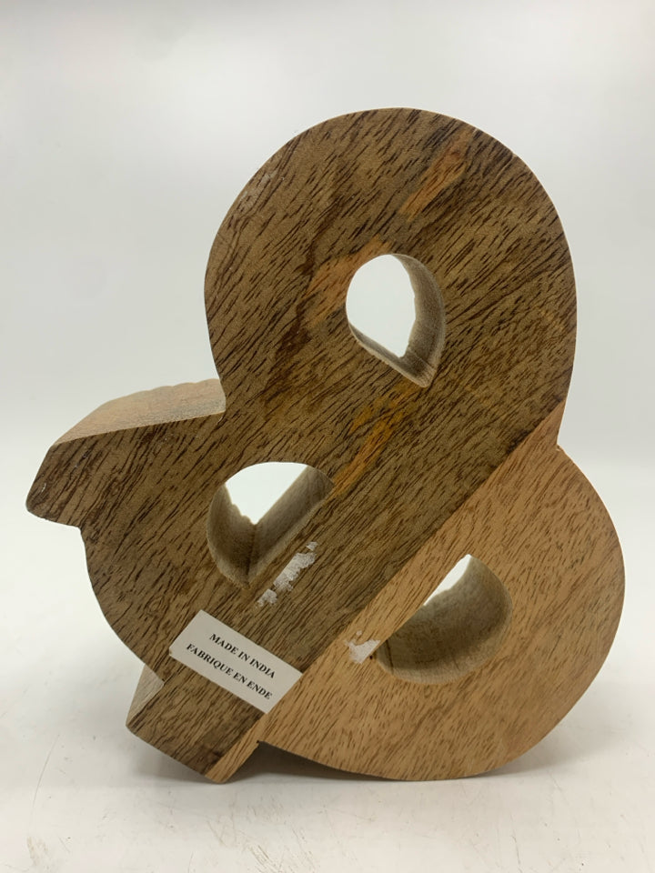 '&' CARVED LINES WOOD BLOCK SIGN.