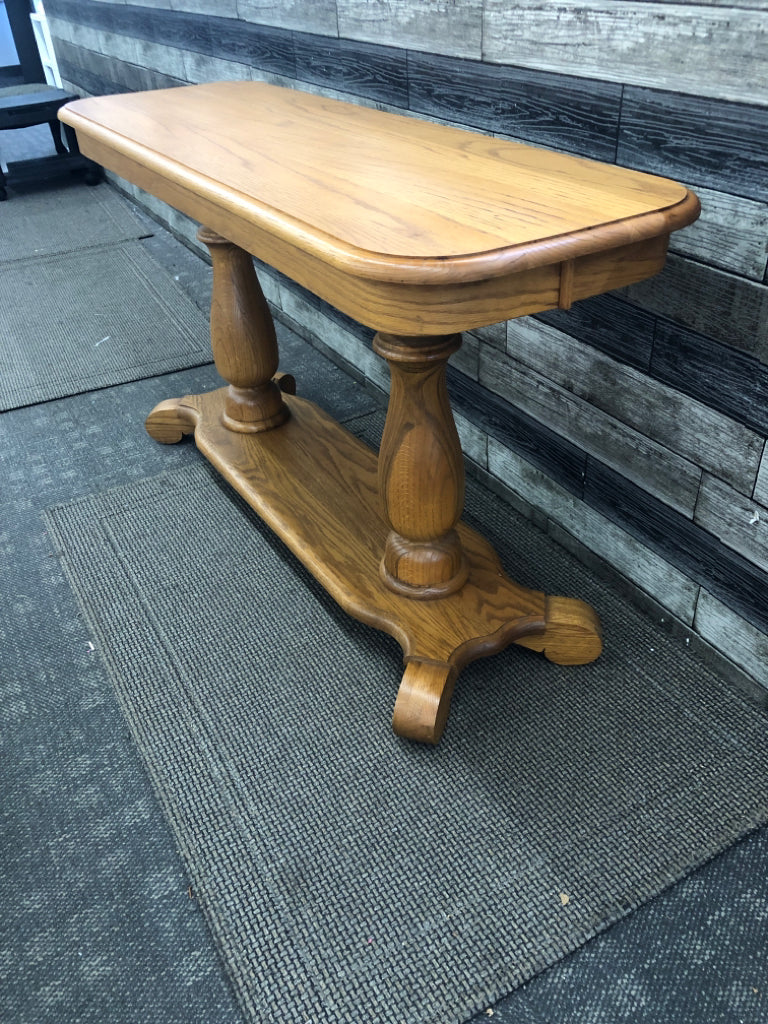 OAK WOOD CONSOLE TABLE.