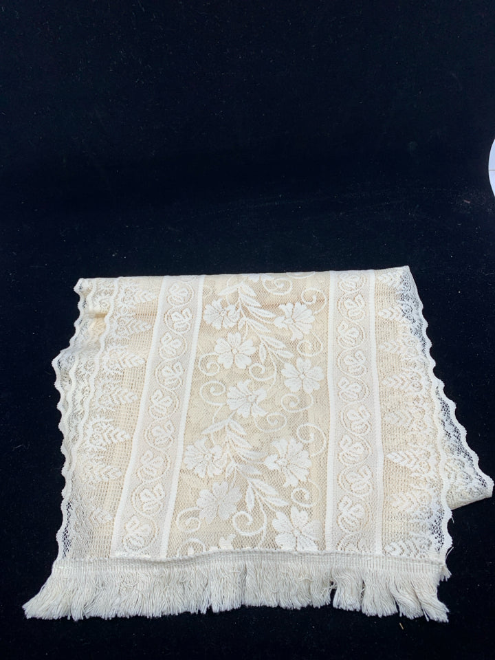 LACE TABLE RUNNER.